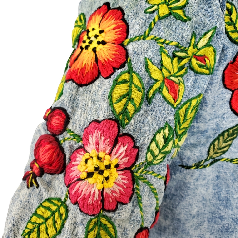Embroidered Roses Denim Top Size M - Picture 9 of 16